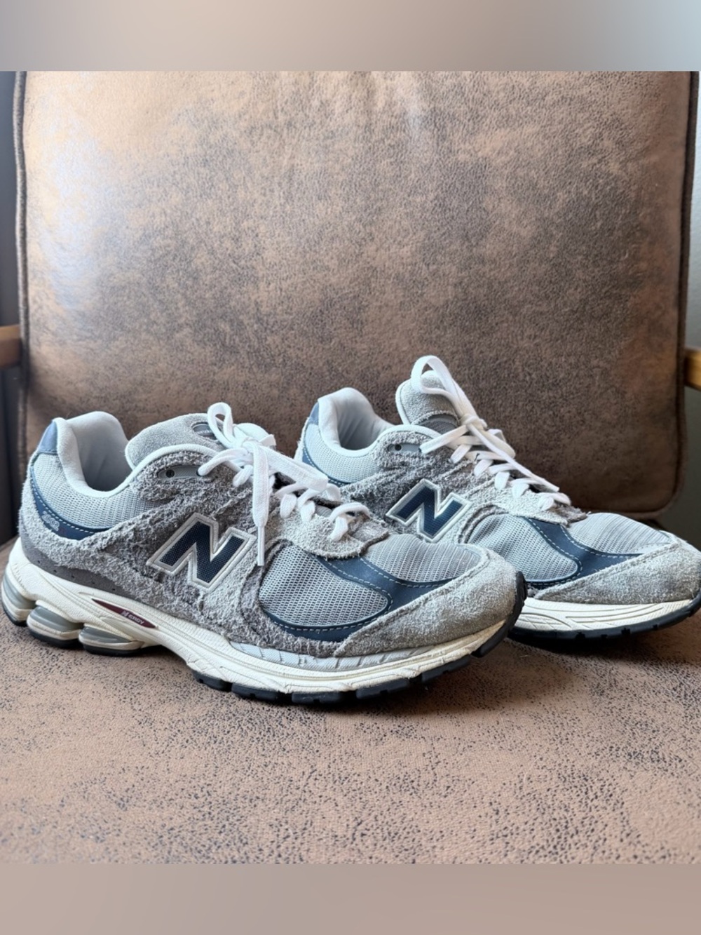 New Balance 2002R Mens Size 10 Gray Suede Retro Lifestyle Sneakers M2002REL